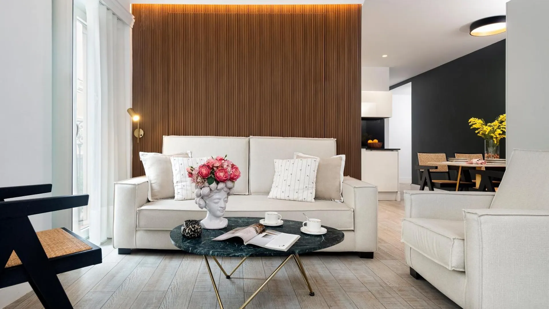 Apartamentos Sevilla Centro 0*, Севилья